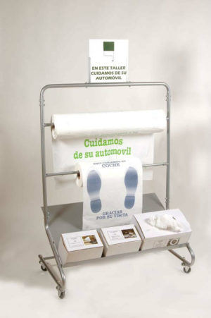 EXPOSITOR PIE CON RUEDAS